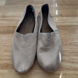 Tom’s Women’s loafers. Size 8. Khaki. Gently used